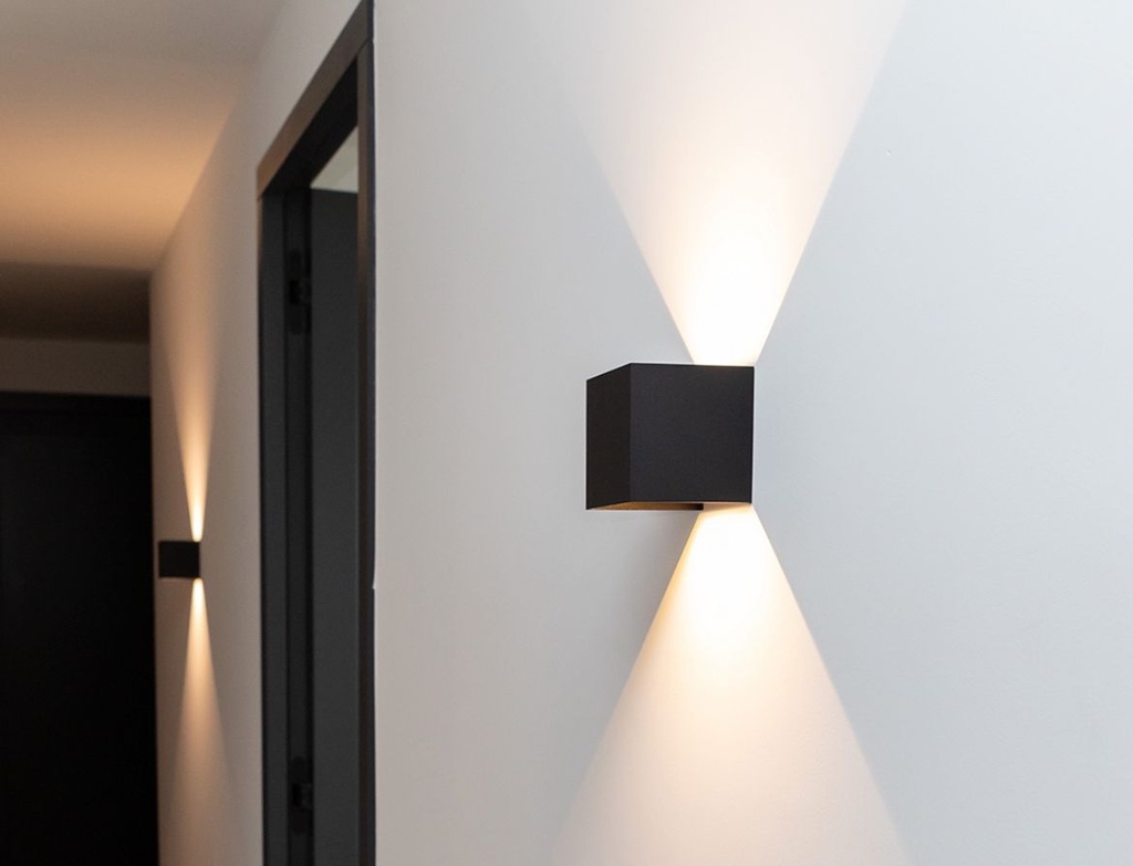 Aplique Cubo de exterior Negro 2*3W Luz Cálida Bidireccional